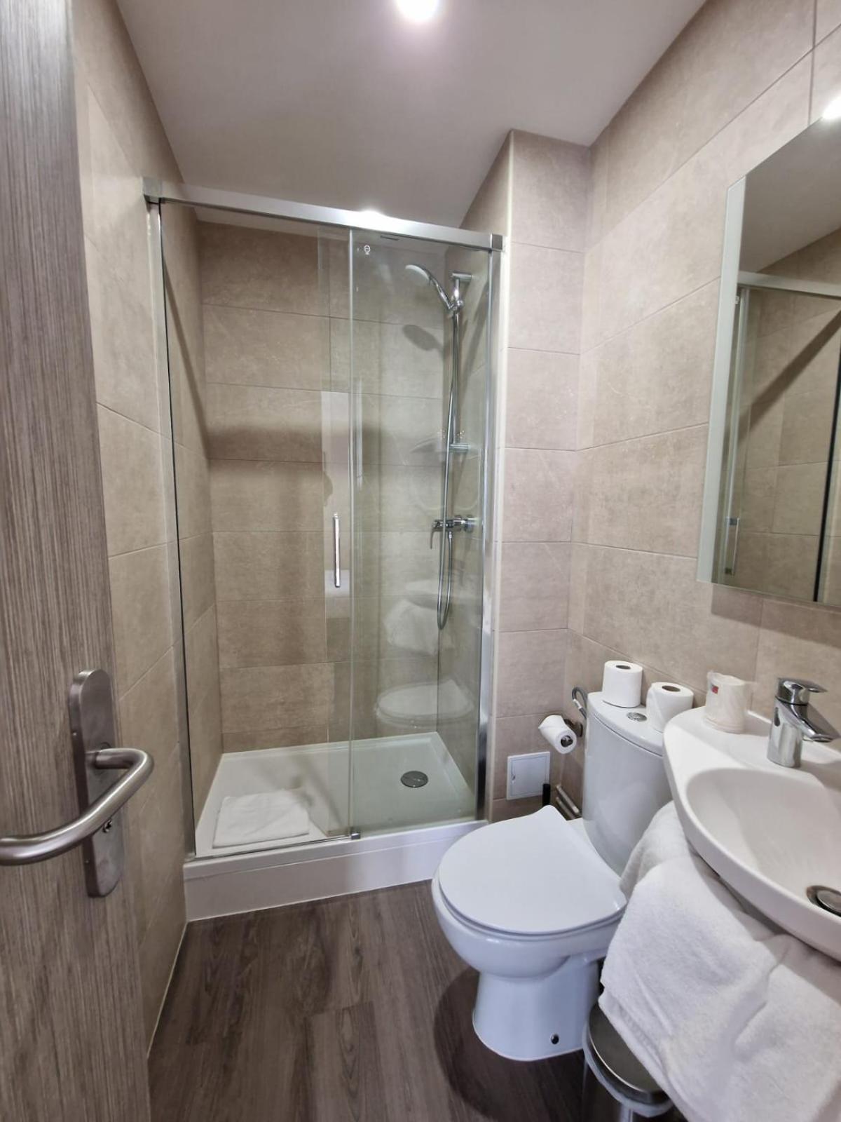 Hotel D'Anjou Levallois-Perret Eksteriør bilde