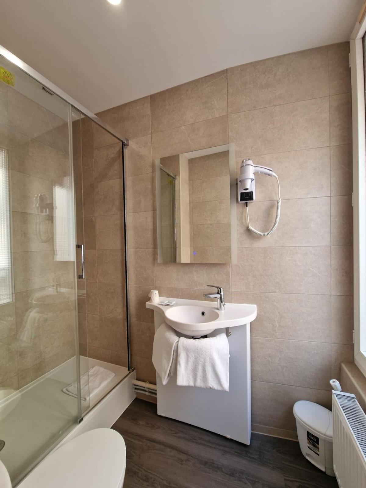 Hotel D'Anjou Levallois-Perret Eksteriør bilde
